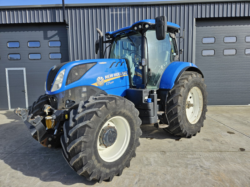 2017 New Holland T7 225
