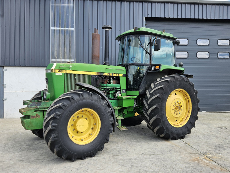 1990 John Deere 4255