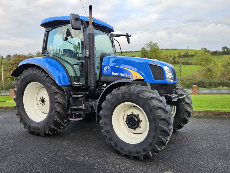 2009 New Holland T6070