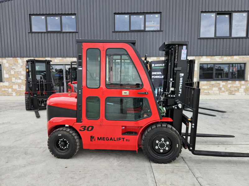 2025 Megalift.eu 30   with cab