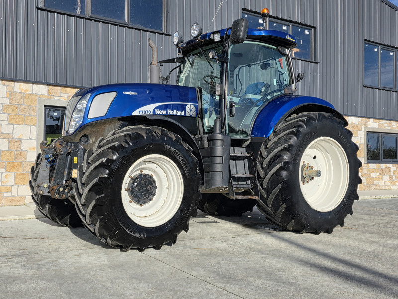2010 New Holland T7070