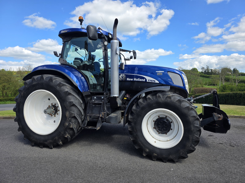 2010 New Holland T7070