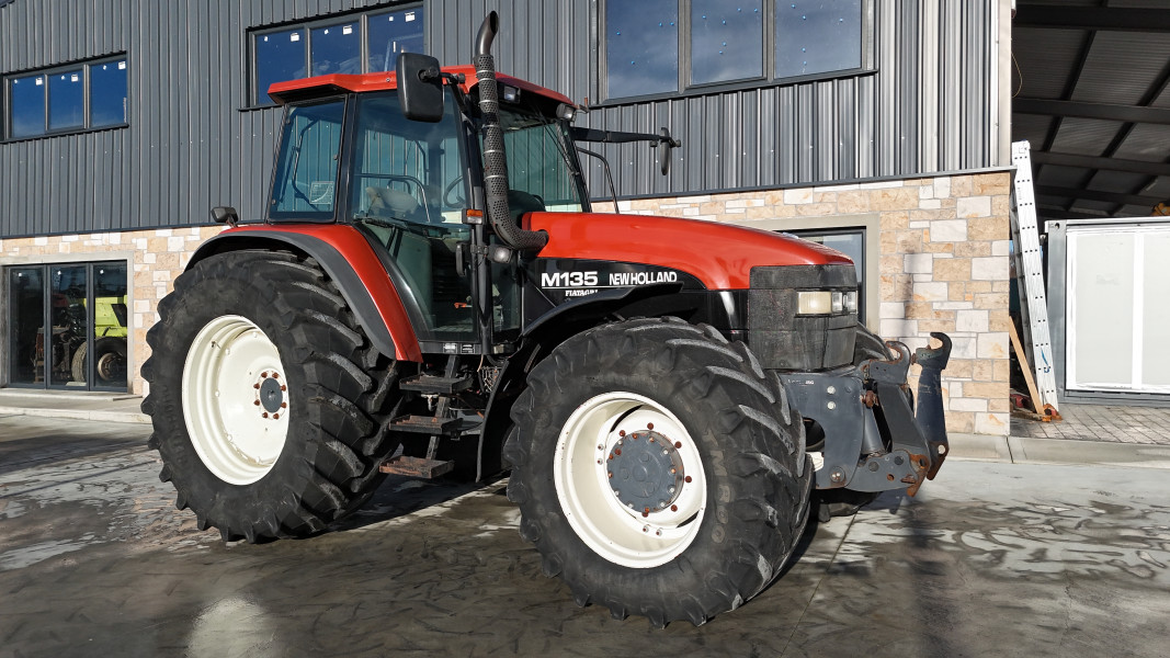 2000 New Holland M135